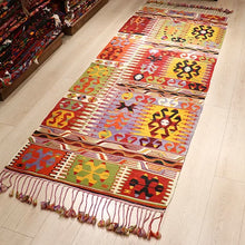 Lade das Bild in den Galerie-Viewer, Vintage Anatolian Cal Runner Kilim
