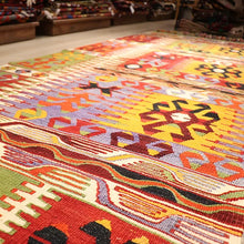 Lade das Bild in den Galerie-Viewer, Vintage Anatolian Cal Runner Kilim
