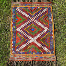Lade das Bild in den Galerie-Viewer, Vintage Anatolian Kilim
