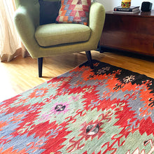 Lade das Bild in den Galerie-Viewer, Vintage Anatolian Kilim   160x280 cm .
