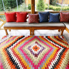 Lade das Bild in den Galerie-Viewer, Vintage Anatolian Kilim
