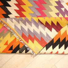 Lade das Bild in den Galerie-Viewer, Vintage Anatolian Kilim
