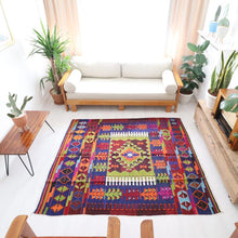 Lade das Bild in den Galerie-Viewer, Vintage Anatolian Kilim
