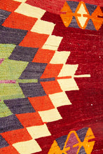 Lade das Bild in den Galerie-Viewer, Vintage Anatolian Kilim
