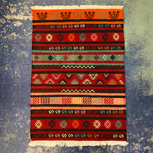 Lade das Bild in den Galerie-Viewer, Vintage Anatolian Kilim
