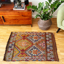 Lade das Bild in den Galerie-Viewer, Vintage Anatolian Kilim
