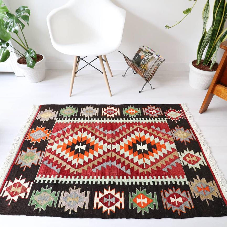 Vintage Anatolian Kilim   98x136 cm .