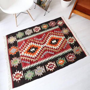Vintage Anatolian Kilim   98x136 cm .