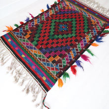 Lade das Bild in den Galerie-Viewer, Vintage Anatolian Kilim
