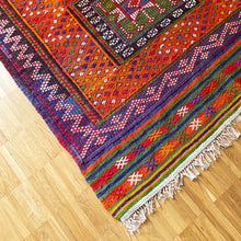 Lade das Bild in den Galerie-Viewer, Vintage Anatolian  Kilim
