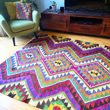 Lade das Bild in den Galerie-Viewer, Vintage Anatolian Kilim
