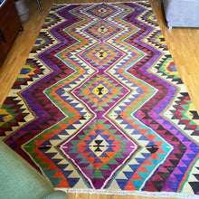 Lade das Bild in den Galerie-Viewer, Vintage Anatolian Kilim
