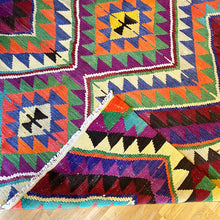 Lade das Bild in den Galerie-Viewer, Vintage Anatolian Kilim
