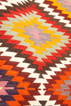 Lade das Bild in den Galerie-Viewer, Vintage Anatolian Kilim   121x167 cm .
