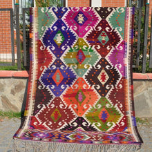 Lade das Bild in den Galerie-Viewer, Vintage Anatolian Kilim
