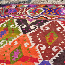 Lade das Bild in den Galerie-Viewer, Vintage Anatolian Kilim
