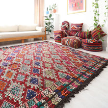 Lade das Bild in den Galerie-Viewer, Vintage Anatolian Kilim   191x208 cm .
