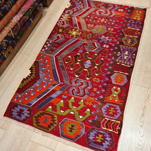 Lade das Bild in den Galerie-Viewer, Vintage Anatolian Kilim   88x161 cm .
