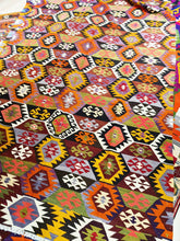 Lade das Bild in den Galerie-Viewer, Vintage Anatolian Kilim
