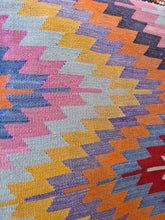 Lade das Bild in den Galerie-Viewer, Vintage Anatolian Kilim
