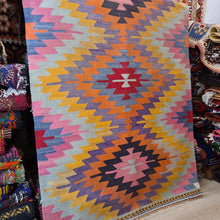 Lade das Bild in den Galerie-Viewer, Vintage Anatolian Kilim
