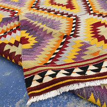 Lade das Bild in den Galerie-Viewer, Vintage Anatolian Kilim

