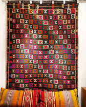 Lade das Bild in den Galerie-Viewer, Vintage Anatolian Cicim Kilim   143x200 cm .
