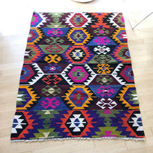 Lade das Bild in den Galerie-Viewer, Vintage Anatolian Kilim
