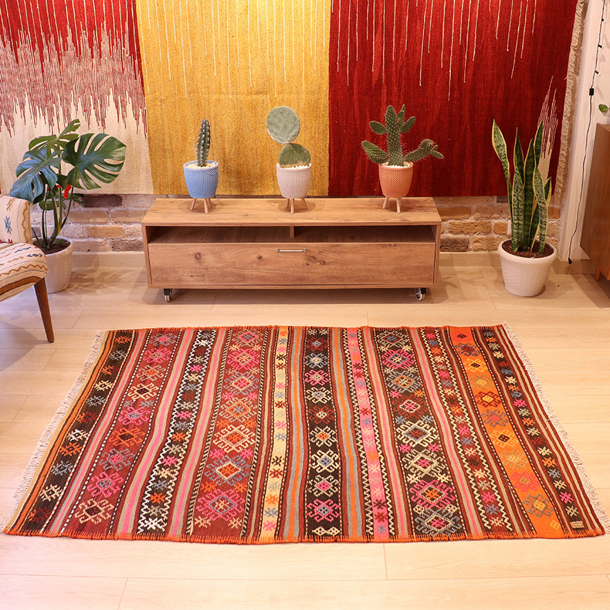 Vintage Anatolian Kilim   137x185 cm