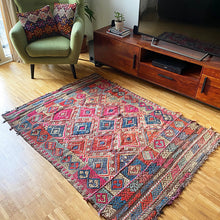 Lade das Bild in den Galerie-Viewer, Vintage Anatolian Kilim   130x177 cm
