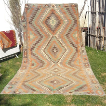 Lade das Bild in den Galerie-Viewer, Vintage Anatolian Kilim   185x320 cm
