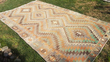 Lade das Bild in den Galerie-Viewer, Vintage Anatolian Kilim   185x320 cm
