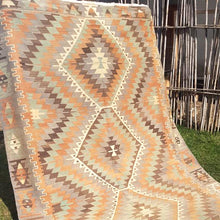 Lade das Bild in den Galerie-Viewer, Vintage Anatolian Kilim   185x320 cm
