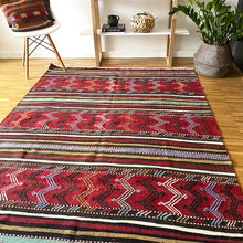 Lade das Bild in den Galerie-Viewer, Vintage Anatolian Kilim
