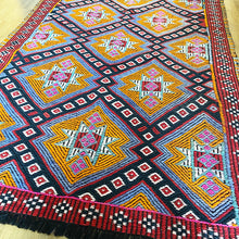 Lade das Bild in den Galerie-Viewer, Vintage Anatolian Runner Kilim
