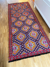 Lade das Bild in den Galerie-Viewer, Vintage Anatolian Runner Kilim
