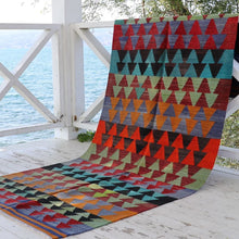Lade das Bild in den Galerie-Viewer, Vintage Anatolian Kilim
